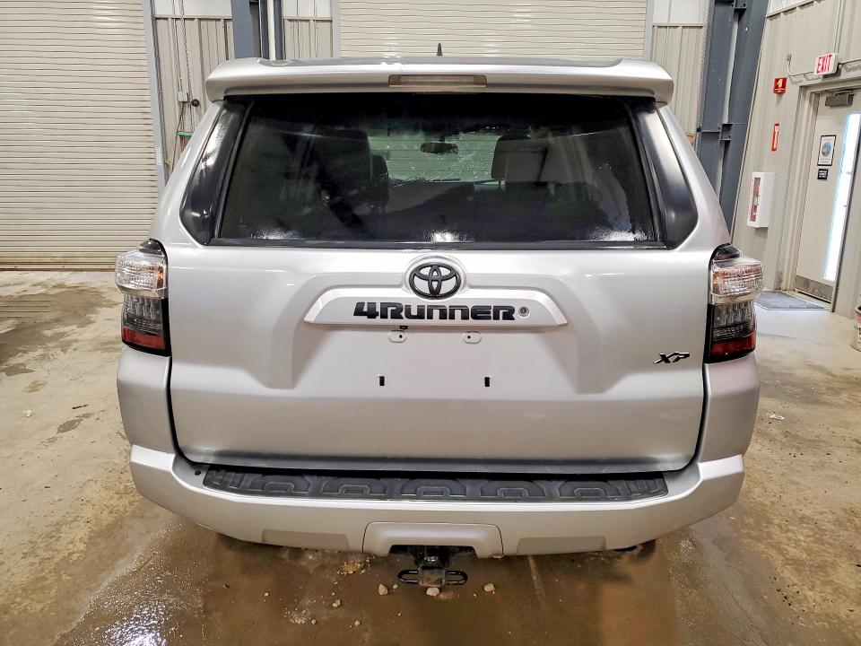 Photo 6 from auction – 2018 TOYOTA 4RUNNER with VIN JTEBU5JR3J5515985