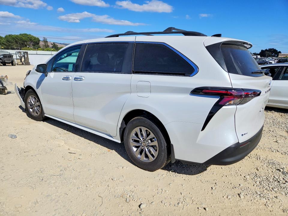Zdjęcie 2 z aukcji – 2026 TOYOTA SIENNA z VIN 5TDYRKEC6TS324210