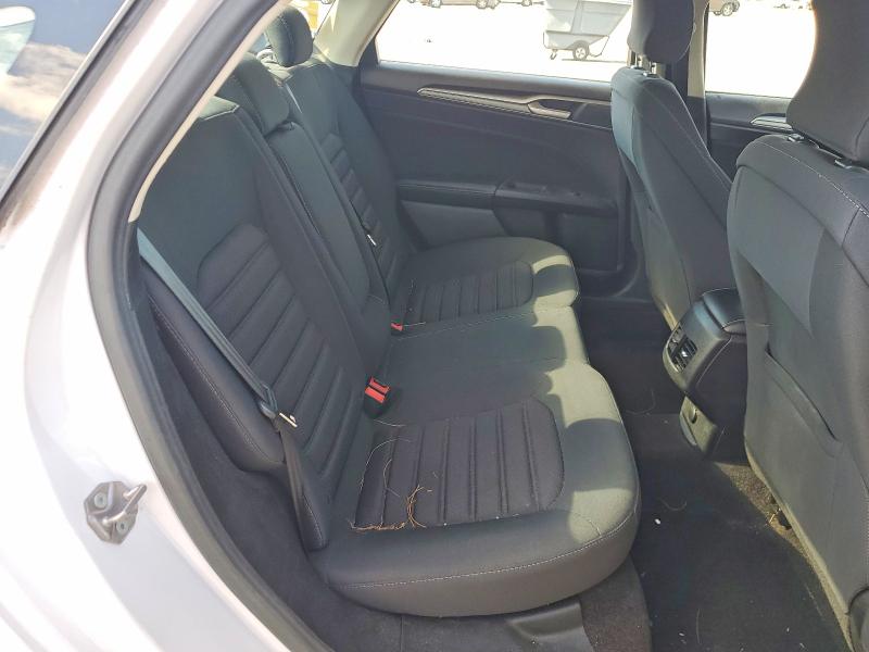 Photo 10 from auction – 2019 FORD FUSION with VIN 3FA6P0LU6KR157397