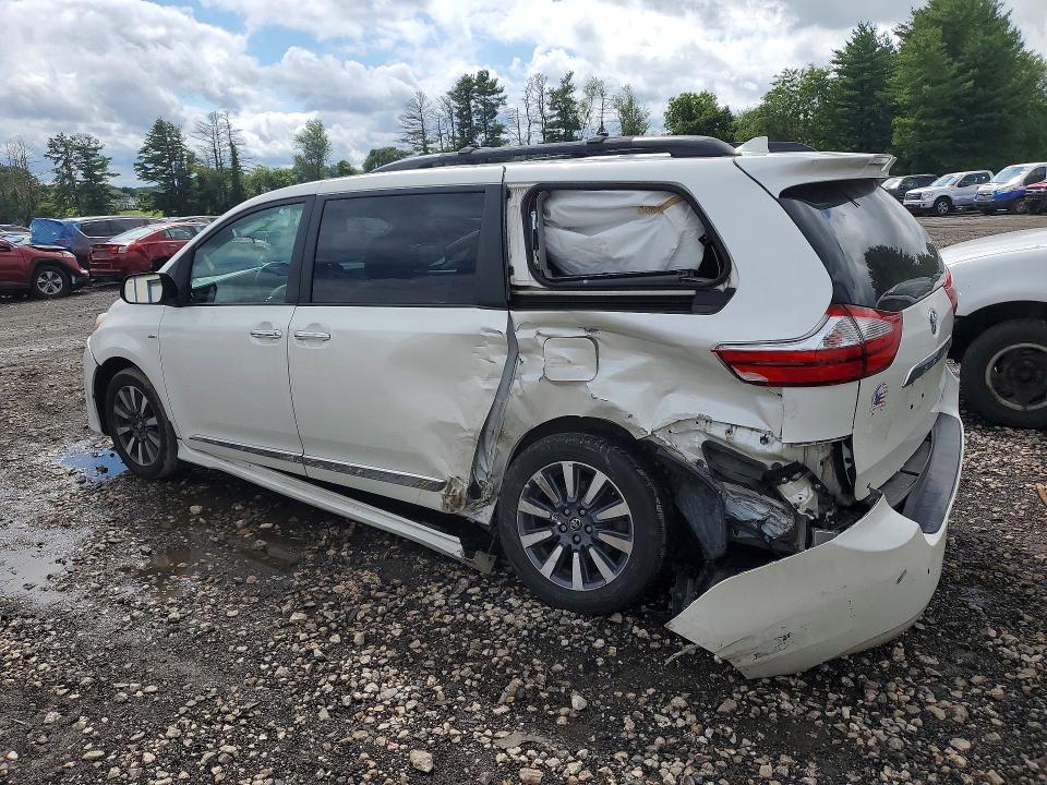Photo 2 from auction – 2018 TOYOTA SIENNA with VIN 5TDDZ3DC5JS196612