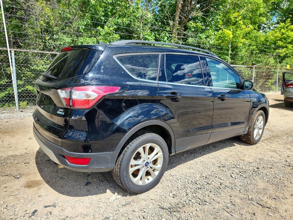 Photo 3 from auction – 2018 FORD ESCAPE with VIN 1FMCU9GD9JUC00833