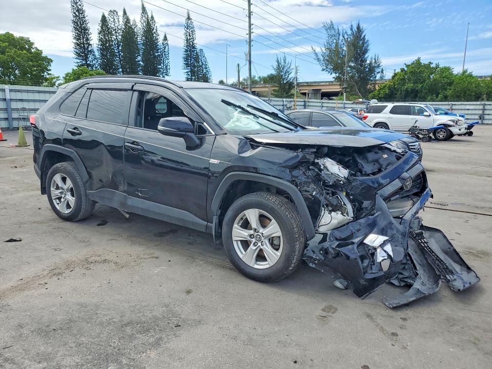 Photo 4 from auction – 2021 TOYOTA RAV4 with VIN 2T3W1RFVXMW105712