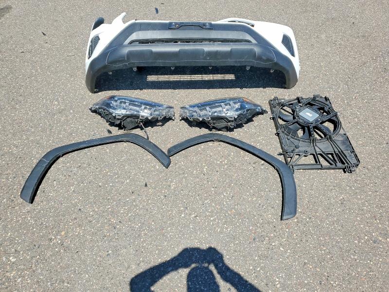 Photo 13 from auction – 2019 TOYOTA RAV4 with VIN 2T3G1RFV6KW022165