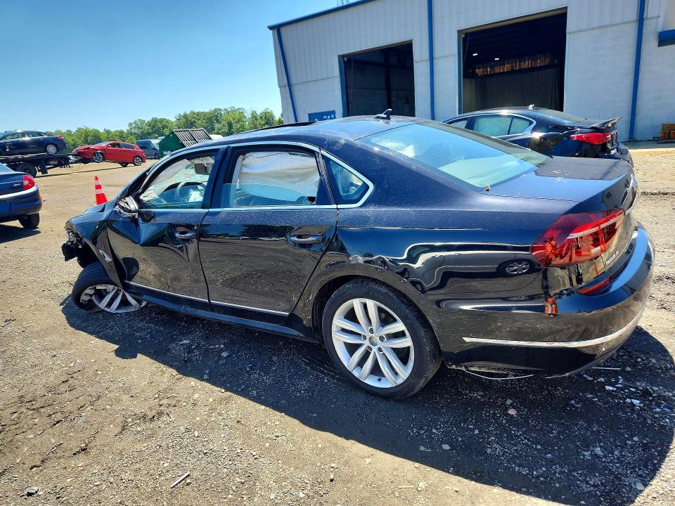 Photo 2 from auction – 2017 VOLKSWAGEN PASSAT with VIN 1VWGT7A39HC012937