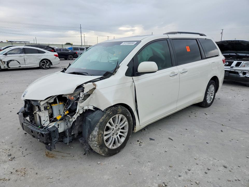 2015 TOYOTA SIENNA - Търг №57236656
