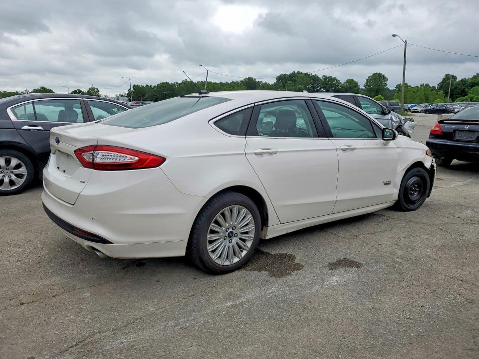 Photo 3 from auction – 2016 FORD FUSION with VIN 3FA6P0PU7GR300455