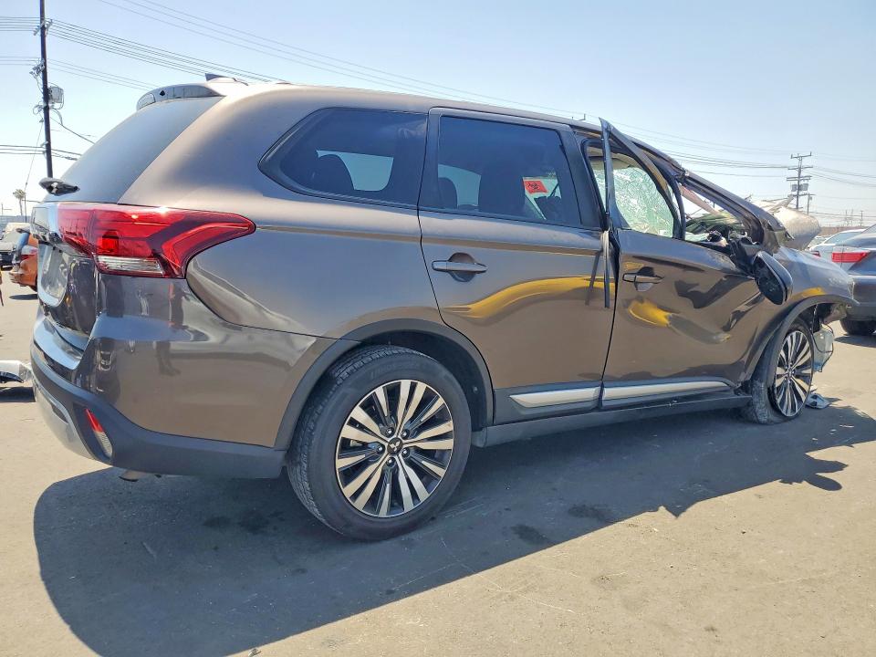Photo 3 from auction – 2020 MITSUBISHI OUTLANDER with VIN JA4AD2A34LZ014345