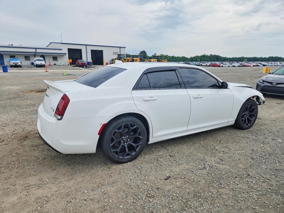 Photo 3 from auction – 2020 CHRYSLER 300 with VIN 2C3CCABT7LH233833