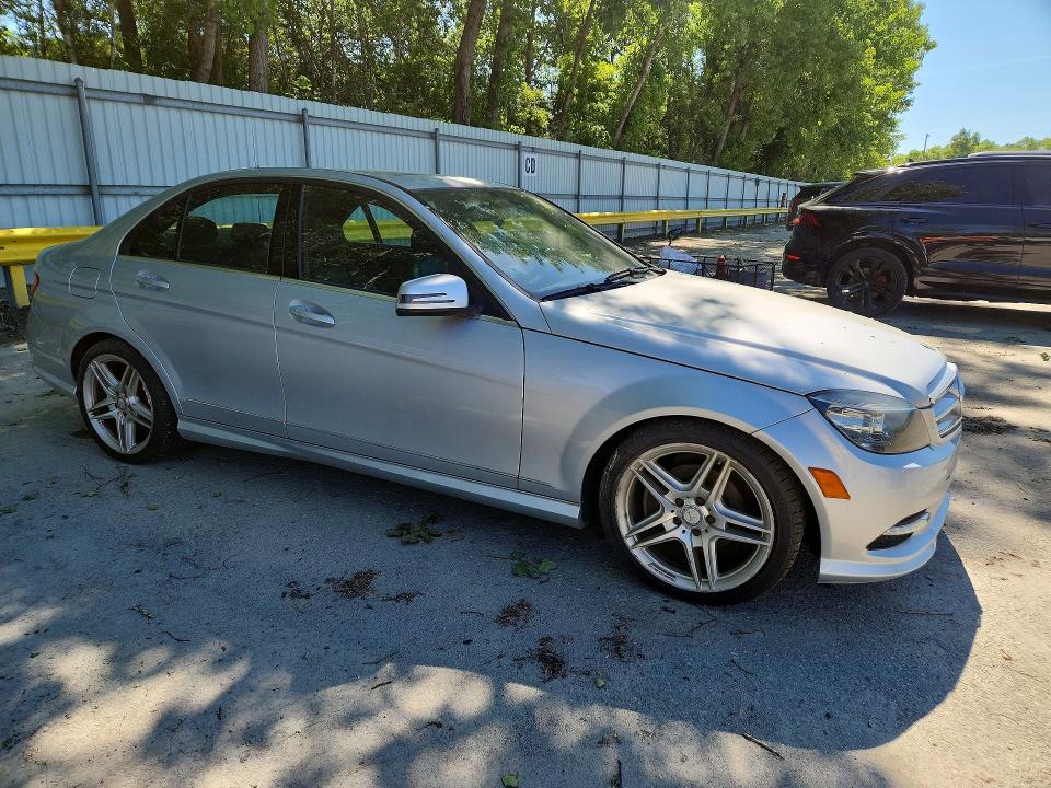 Photo 4 from auction – 2011 MERCEDES-BENZ C with VIN WDDGF8BB9BR148615