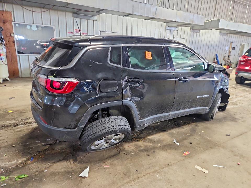 Photo 3 from auction – 2019 JEEP COMPASS with VIN 3C4NJDBB0KT690489