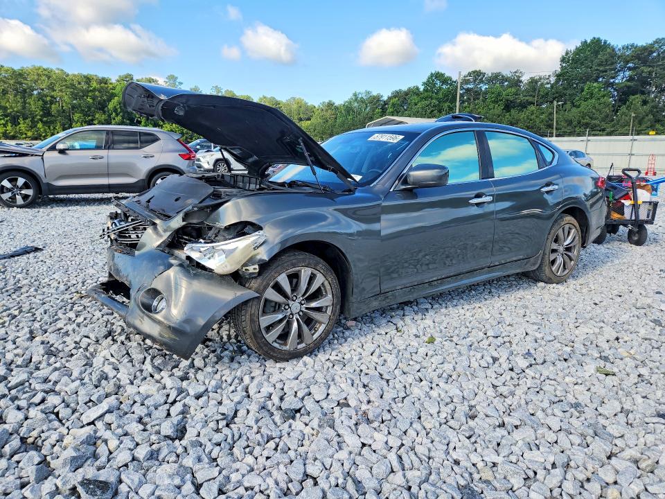 2011 INFINITI M56