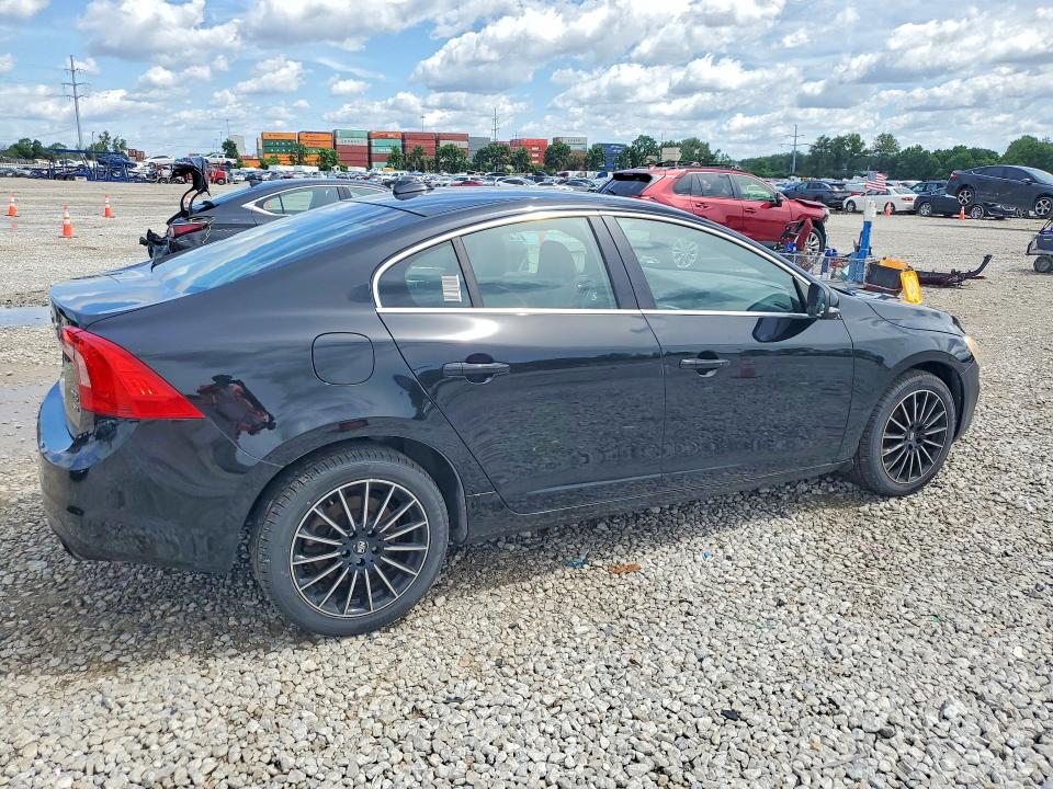Photo 3 from auction – 2015 VOLVO S60 with VIN YV1612TK9F2354154