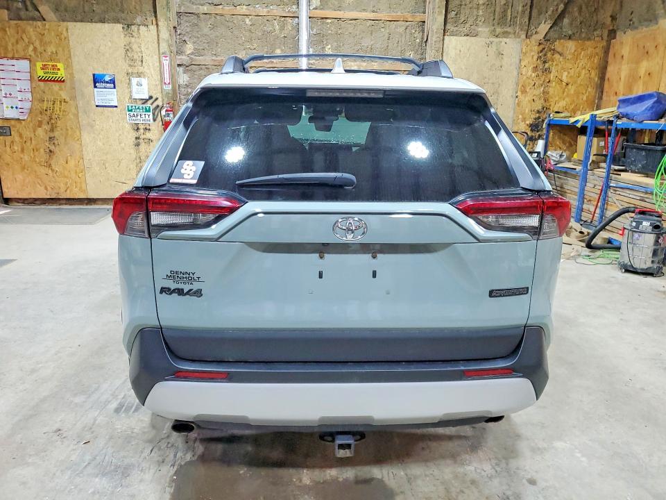 Photo 6 from auction – 2019 TOYOTA RAV4 with VIN 2T3J1RFV2KC017374