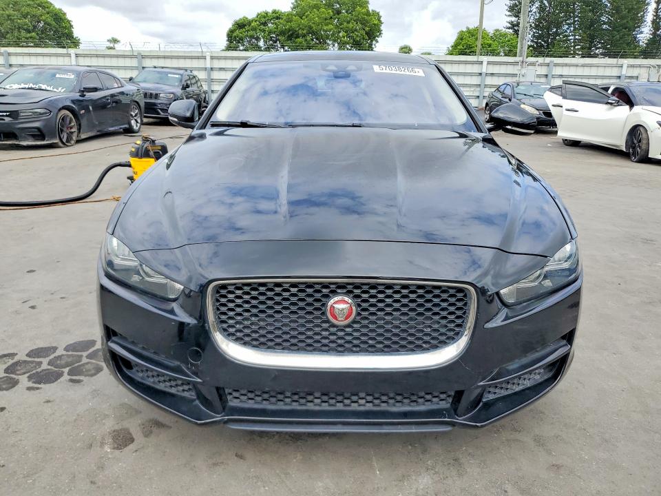 Zdjęcie 5 z aukcji – 2019 JAGUAR XE z VIN SAJAD4FX3KCP46739
