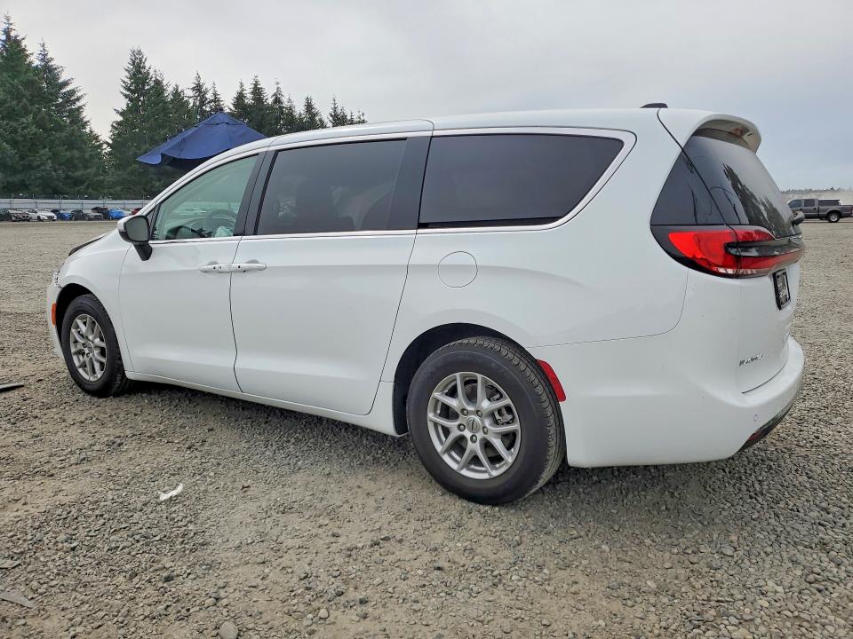 Photo 2 from auction – 2023 CHRYSLER PACIFICA with VIN 2C4RC1BG4PR560831