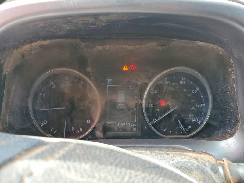 Photo 9 from auction – 2018 TOYOTA RAV4 with VIN JTMDFREV3JJ189991