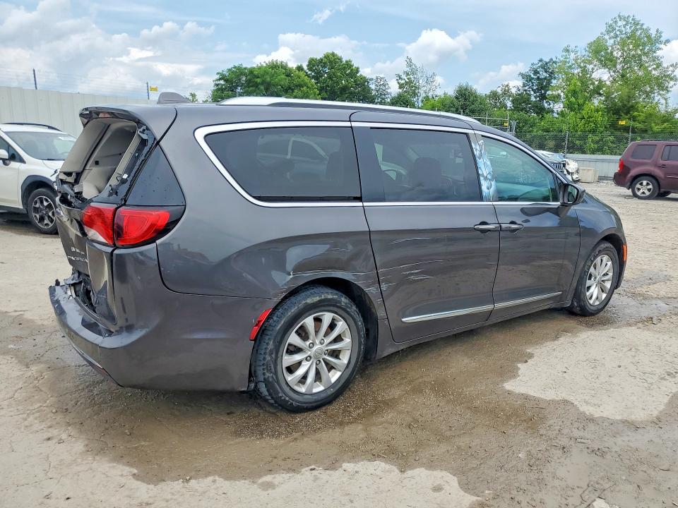 Photo 3 from auction – 2018 CHRYSLER PACIFICA with VIN 2C4RC1EGXJR260861