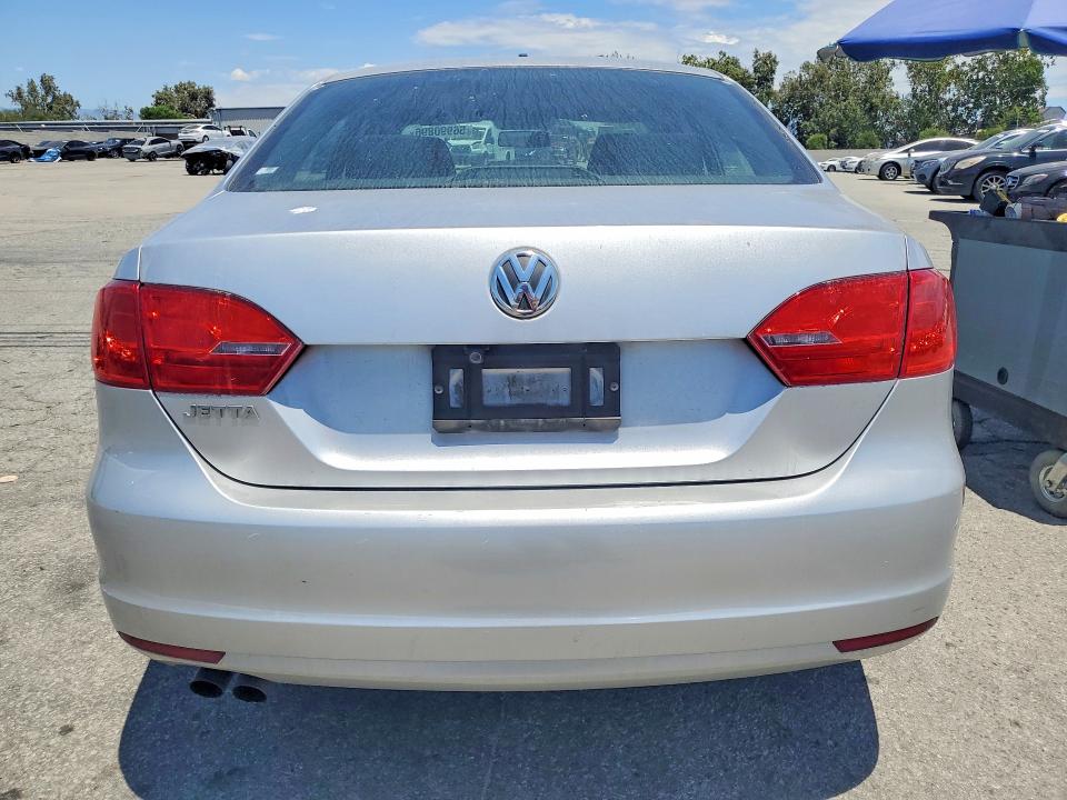 Photo 6 from auction – 2014 VOLKSWAGEN JETTA with VIN 3VW2K7AJ7EM303362