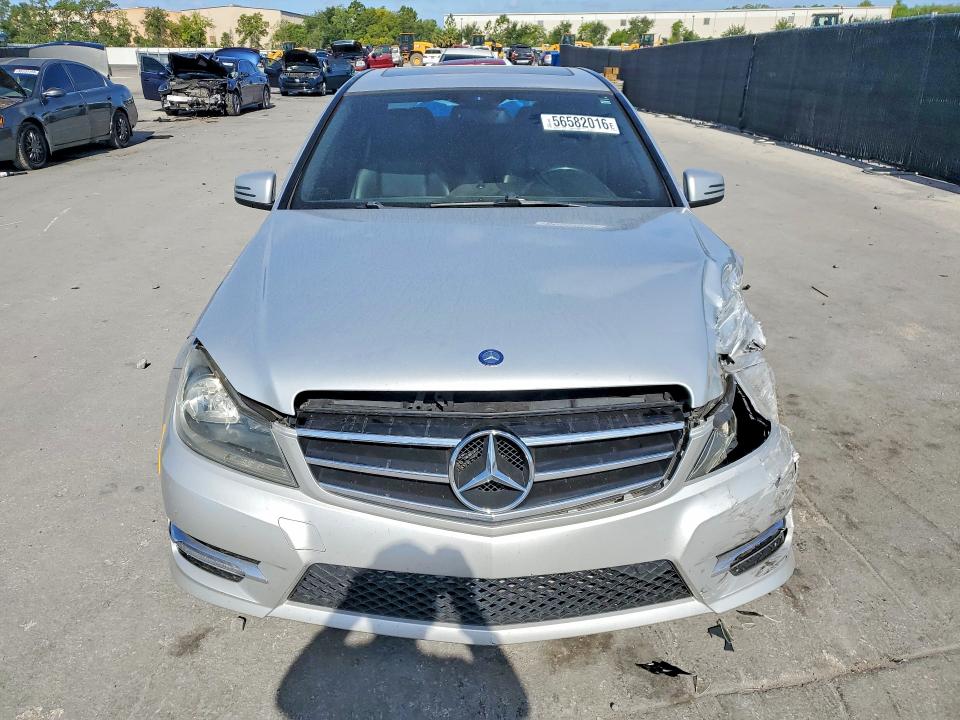 Photo 5 from auction – 2014 MERCEDES-BENZ C with VIN WDDGF4HB2ER304630