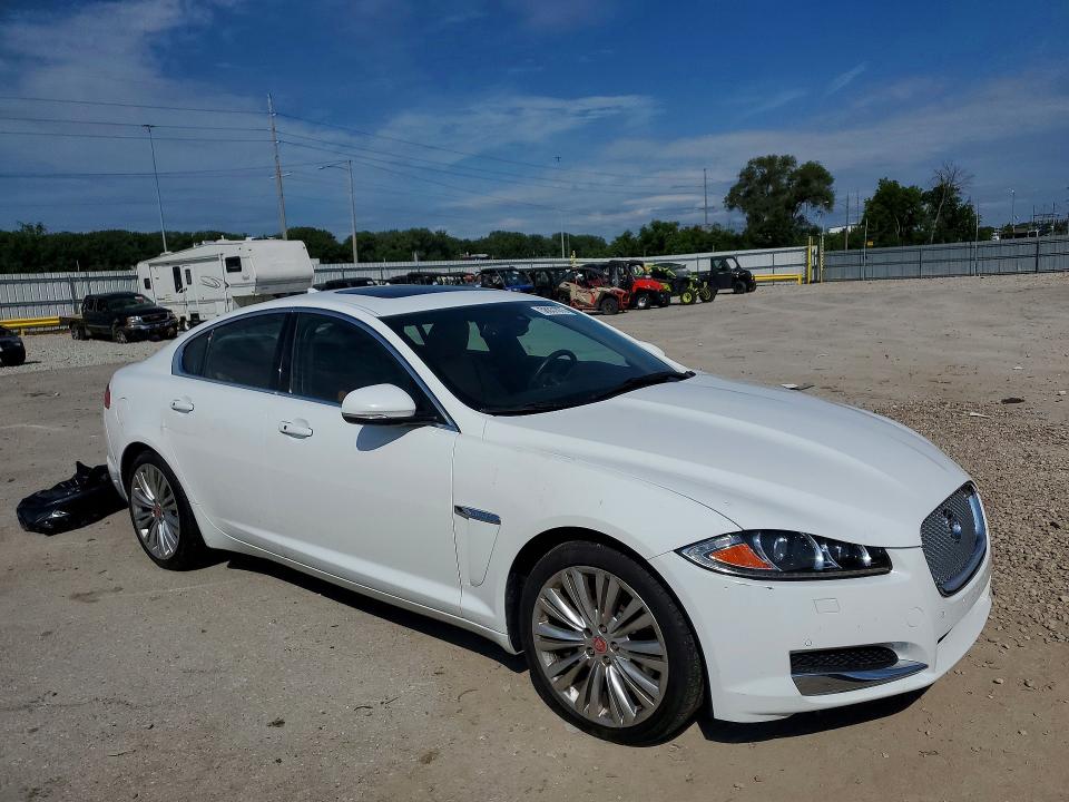 Photo 4 from auction – 2014 JAGUAR XF with VIN SAJWJ0EF4E8U28135