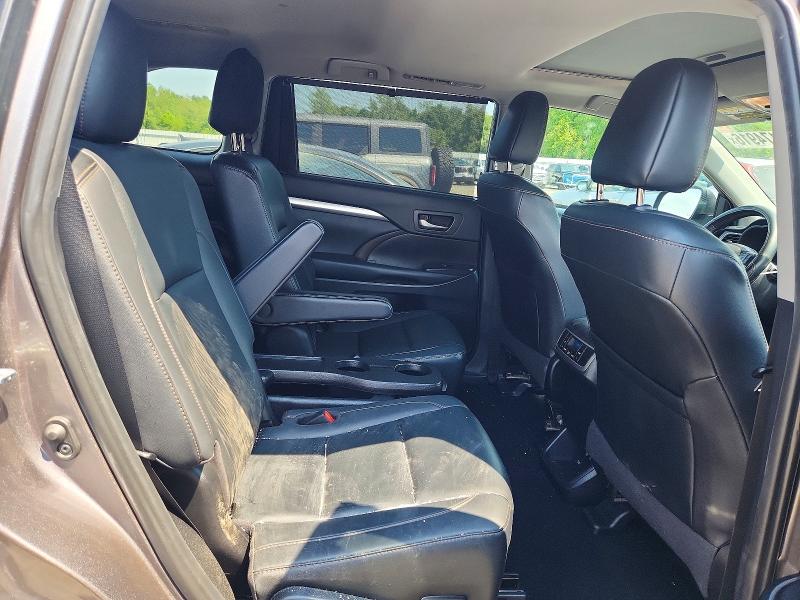 Photo 11 from auction – 2019 TOYOTA HIGHLANDER with VIN 5TDJZRFH6KS570421