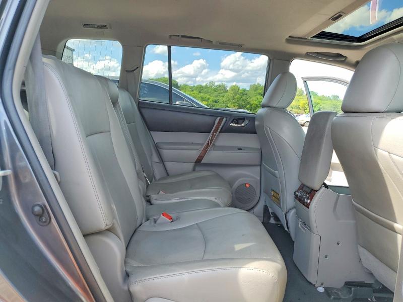 Photo 11 from auction – 2012 TOYOTA HIGHLANDER with VIN 5TDDK3EH2CS112134