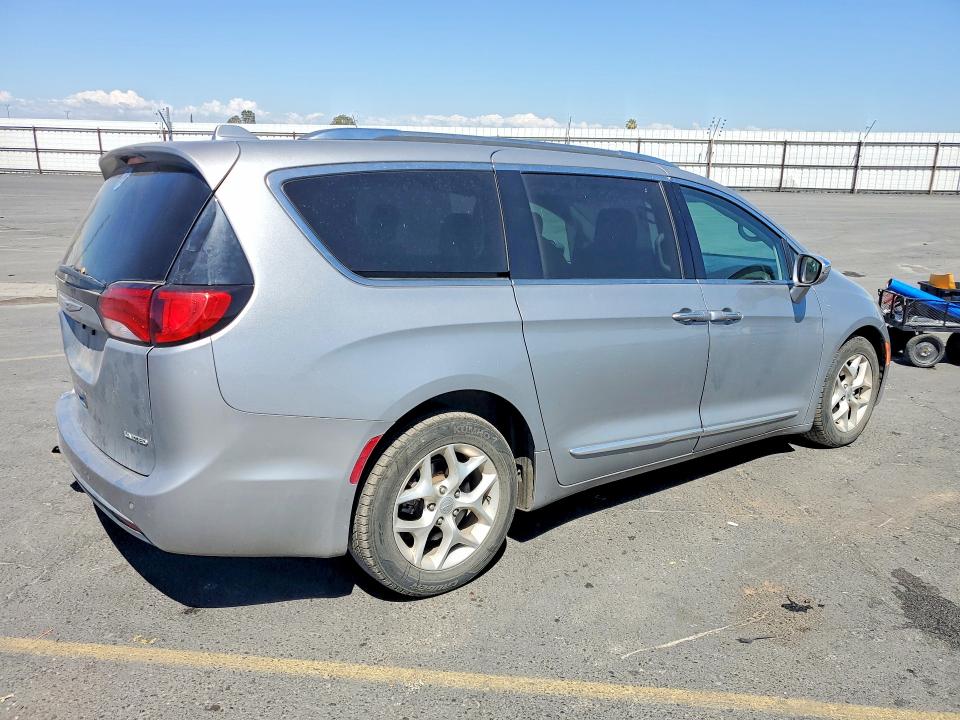 Photo 3 from auction – 2020 CHRYSLER PACIFICA with VIN 2C4RC1GG0LR283727