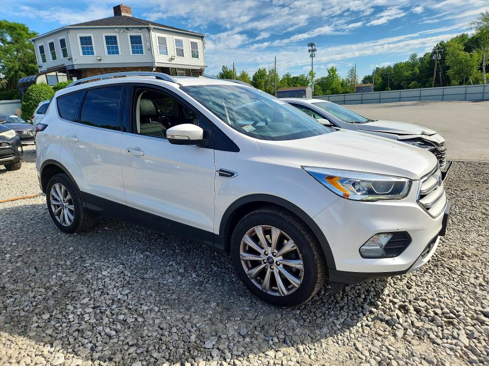 Photo 4 from auction – 2017 FORD ESCAPE with VIN 1FMCU9J94HUD98672