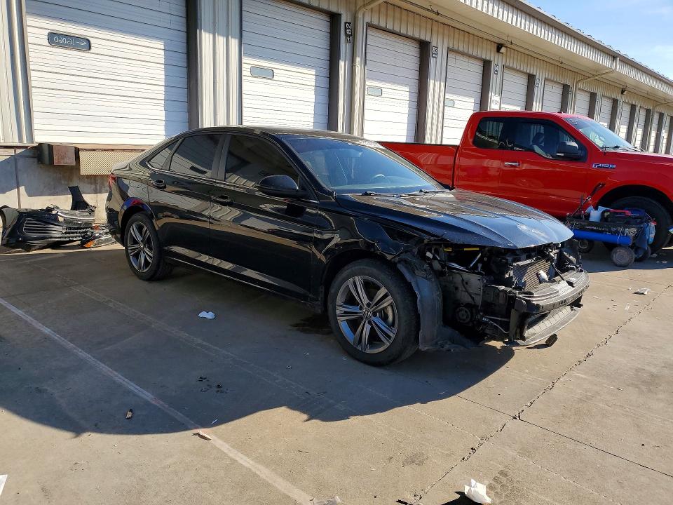 Photo 4 from auction – 2024 VOLKSWAGEN JETTA with VIN 3VW7M7BU1RM022740