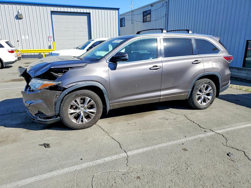 Photo 1 from auction – 2015 TOYOTA HIGHLANDER with VIN 5TDJKRFHXFS190783