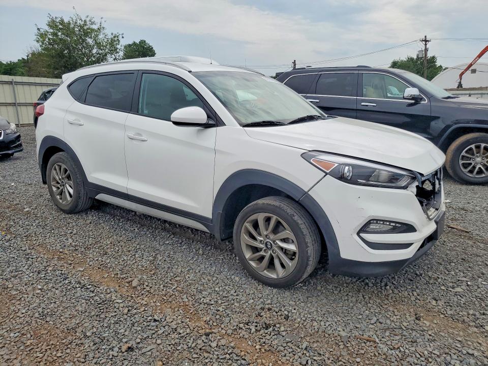 Photo 4 from auction – 2017 HYUNDAI TUCSON with VIN KM8J3CA4XHU515862