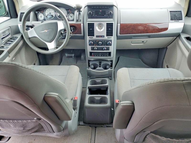 Снимка 8 от търг – 2010 CHRYSLER TOWN & COUNTRY с VIN 2A4RR5D10AR420968