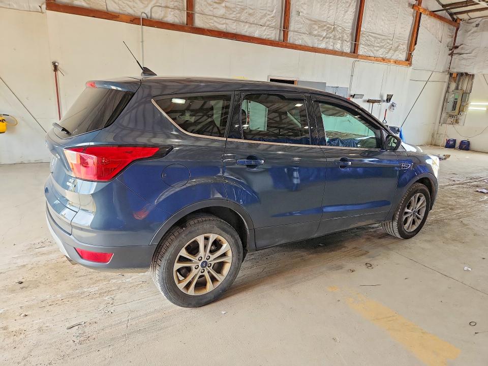 Photo 3 from auction – 2019 FORD ESCAPE with VIN 1FMCU9GD3KUA03738
