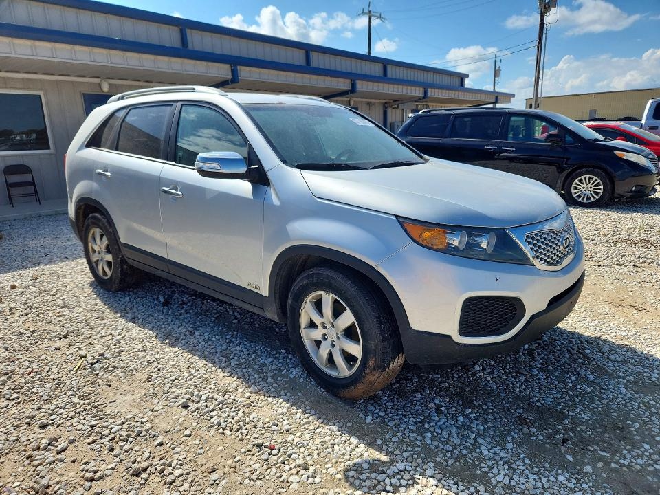 Photo 4 from auction – 2011 KIA SORENTO with VIN 5XYKTDA21DG327630