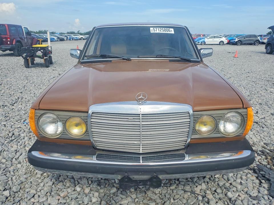 Снимка 5 от търг – 1980 MERCEDES-BENZ 240 с VIN 12312312161460