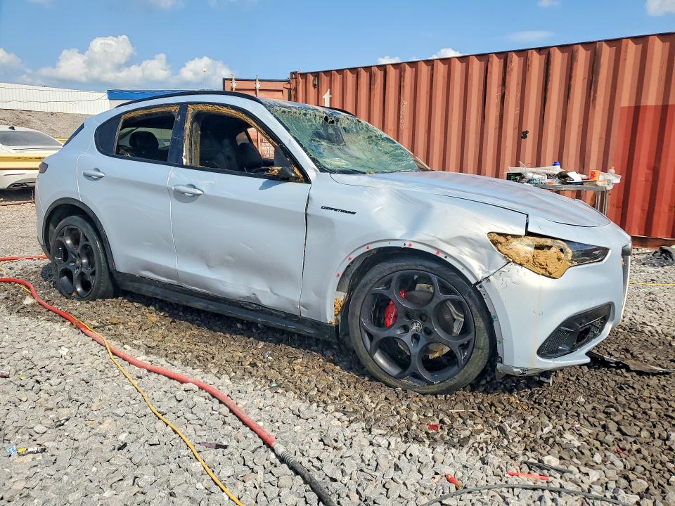 Photo 4 from auction – 2024 ALFA ROMEO STELVIO with VIN ZASPAKBN8R7D75176