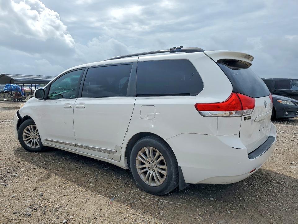 Photo 2 from auction – 2012 TOYOTA SIENNA with VIN 5TDYK3DC4CS231407