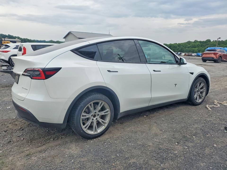 Photo 3 from auction – 2021 TESLA MODEL Y with VIN 5YJYGDEE7MF066420