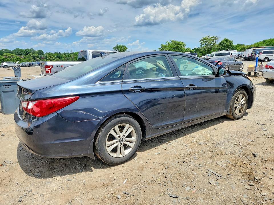 Photo 3 from auction – 2011 HYUNDAI SONATA with VIN 5NPEB4AC4BH179925