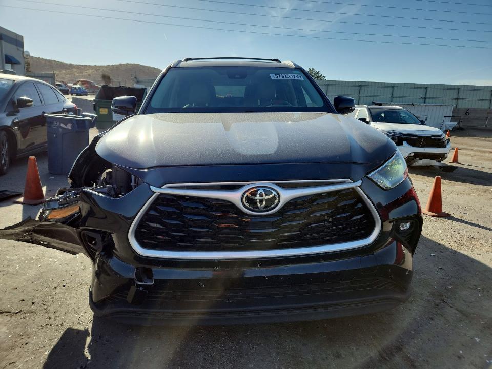 Photo 5 from auction – 2022 TOYOTA HIGHLANDER with VIN 5TDHZRBH1NS245443