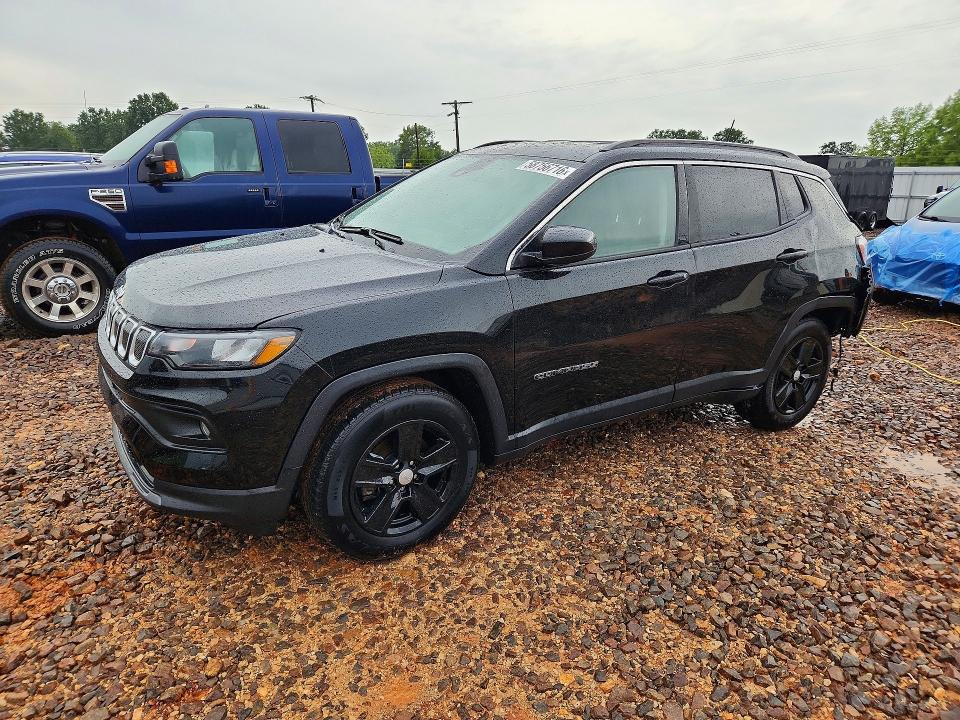 JEEP COMPASS 2022 with VIN 3C4NJCBBXNT138125 - Photo from auction