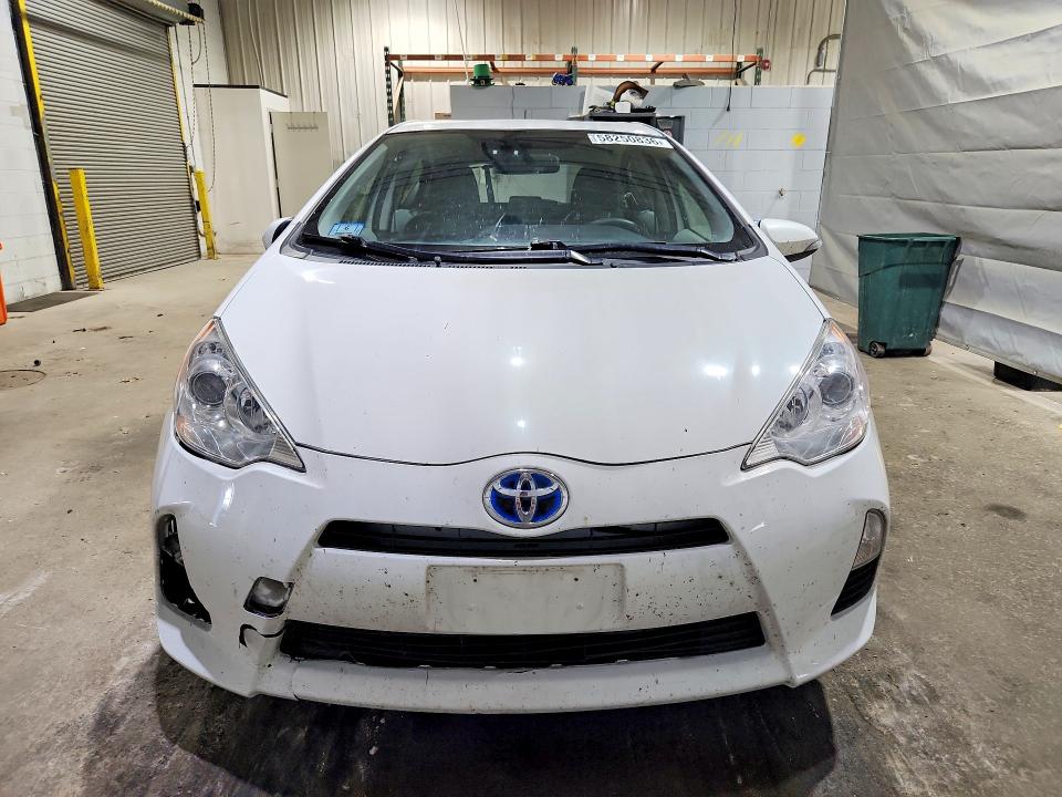Photo 5 from auction – 2014 TOYOTA PRIUS C with VIN JTDKDTB3XE1567601