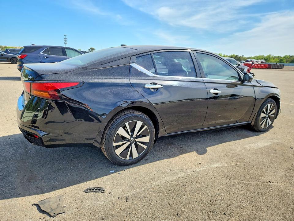 Photo 3 from auction – 2021 NISSAN ALTIMA with VIN 1N4BL4DW5MN332732