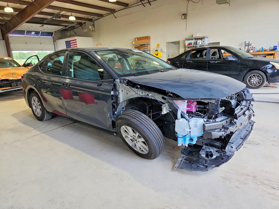 Photo 4 from auction – 2026 TOYOTA CAMRY with VIN 4T1DAACK3TU724338