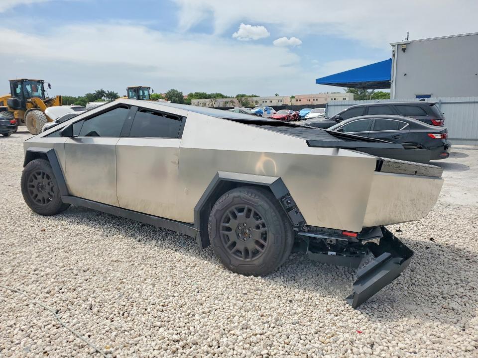 Photo 2 from auction – 2024 TESLA CYBERTRUCK with VIN 7G2CEHEE5RA039371