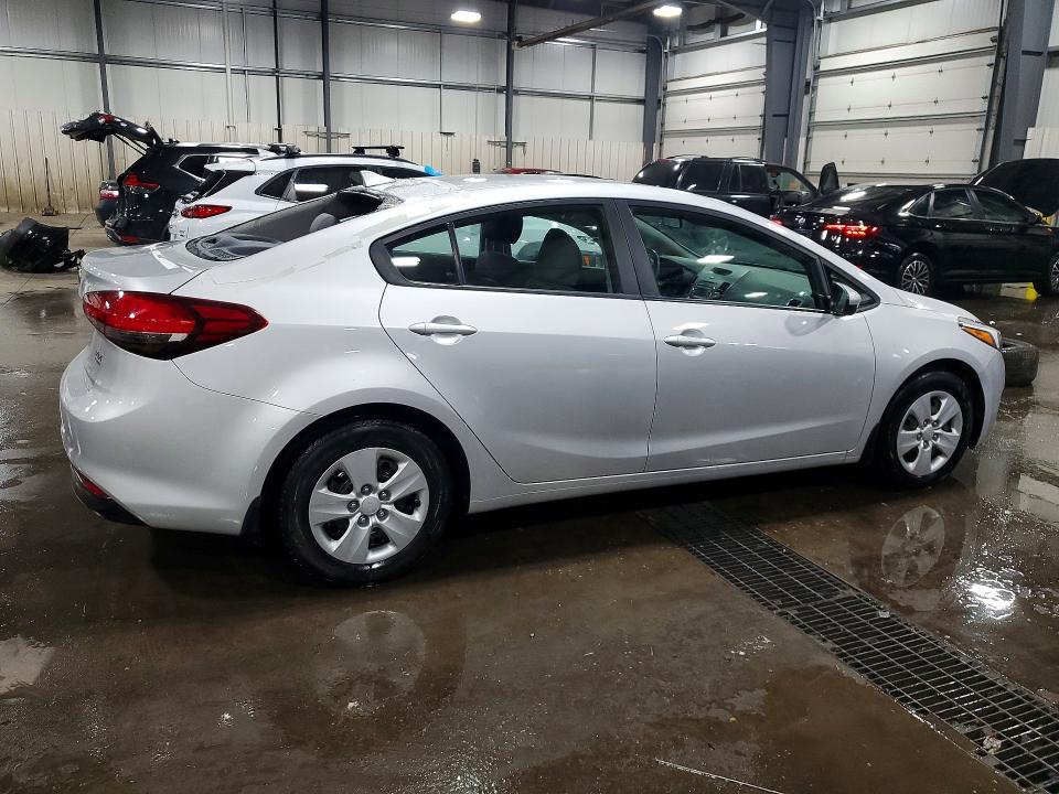 Photo 3 from auction – 2017 KIA FORTE with VIN 3KPFK4A73HE104279