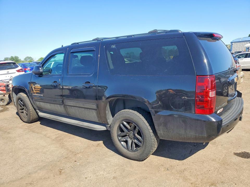 Photo 2 from auction – 2013 CHEVROLET SUBURBAN with VIN 1GNSKHE78DR361301