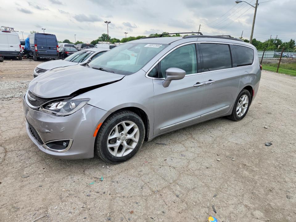 CHRYSLER PACIFICA 2017 with VIN 2C4RC1BG2HR777117 - Photo from auction