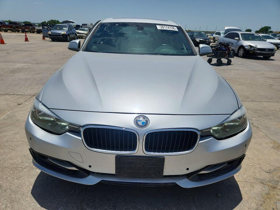 Photo 5 from auction – 2016 BMW 320 with VIN WBA8E1G56GNT99681