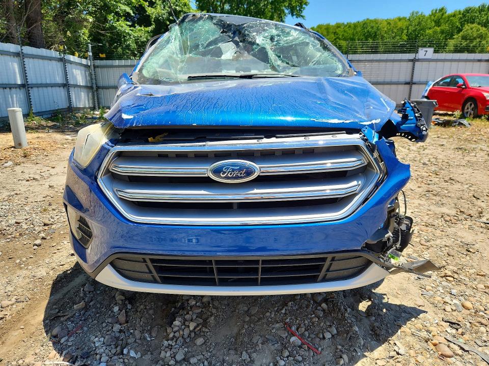 Photo 5 from auction – 2017 FORD ESCAPE with VIN 1FMCU0J95HUD87322